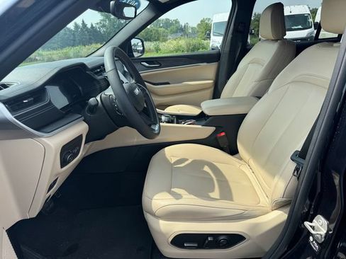 Certified 2023 Jeep Grand Cherokee Limited AWD/4WD image 22