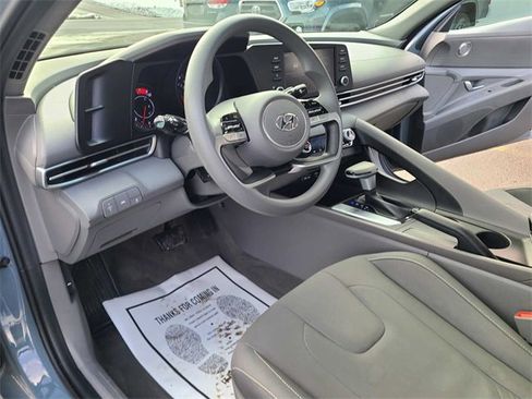 Used 2023 Hyundai Elantra SEL image 12
