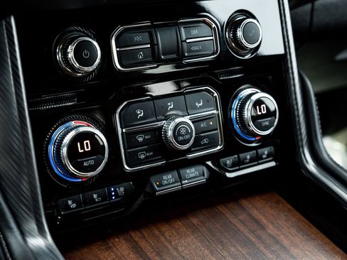 Used 2023 GMC Yukon Denali Ultimate AWD/4WD image 28