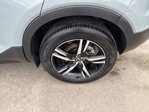 Certified 2025 Volvo XC40 B5 Core image 14