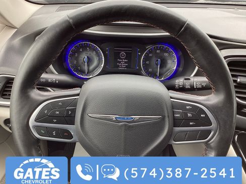 Used 2020 Chrysler Pacifica Touring-L image 36