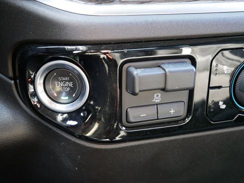 Used 2025 Chevrolet Silverado 1500 LT image 20