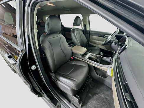Used 2026 Kia Carnival FWD image 32