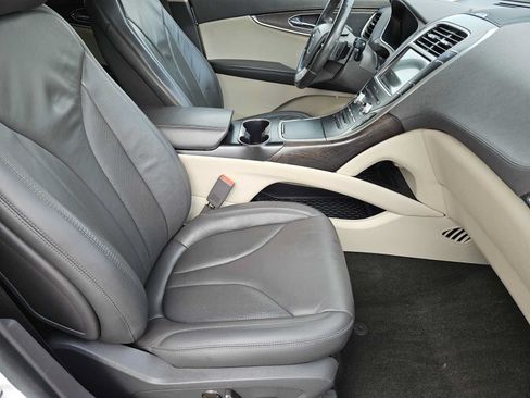 Used 2019 Lincoln Nautilus Select AWD/4WD image 13