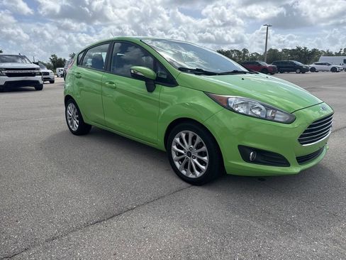 Used 2014 Ford Fiesta SE w/ Equipment Group 201A FWD image 2