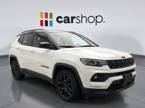 Used 2023 Jeep Compass Latitude w/ Sun and Sound Group AWD/4WD image 5
