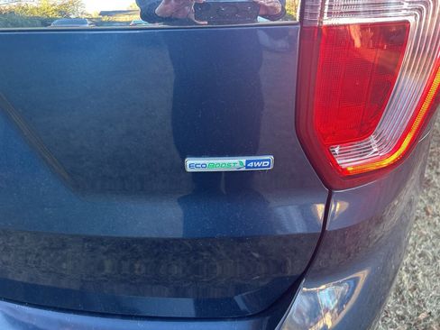 Used 2017 Ford Explorer XLT w/ Equipment Group 202A image 3