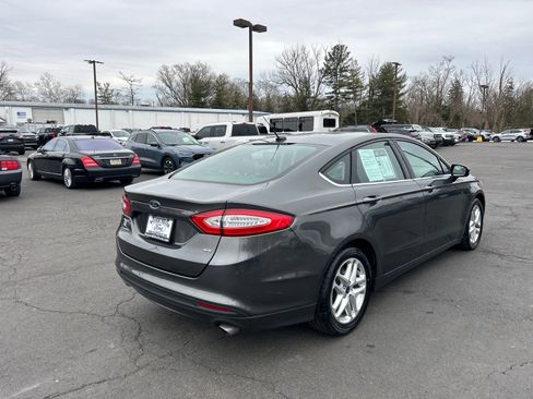 Used 2016 Ford Fusion SE image 12