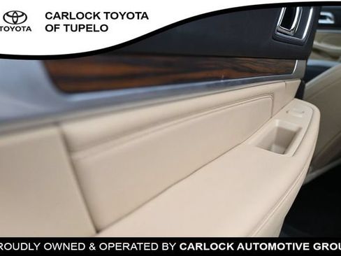 Used 2017 Ford Explorer Limited w/ Equipment Group 301A FWD image 15