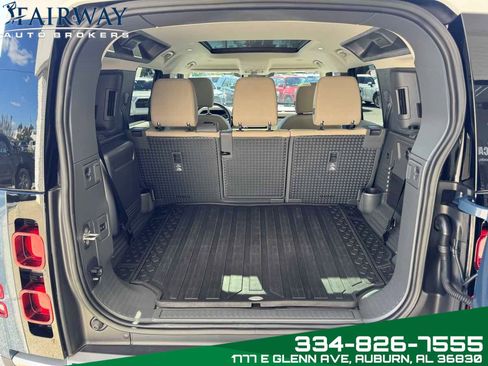 Used 2023 Land Rover Defender 110 SE image 33