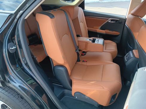 Used 2022 Lexus RX 350L Premium w/ Premium Package image 18