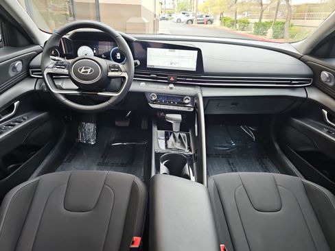 Used 2024 Hyundai Elantra SEL w/ Convenience Package FWD image 14
