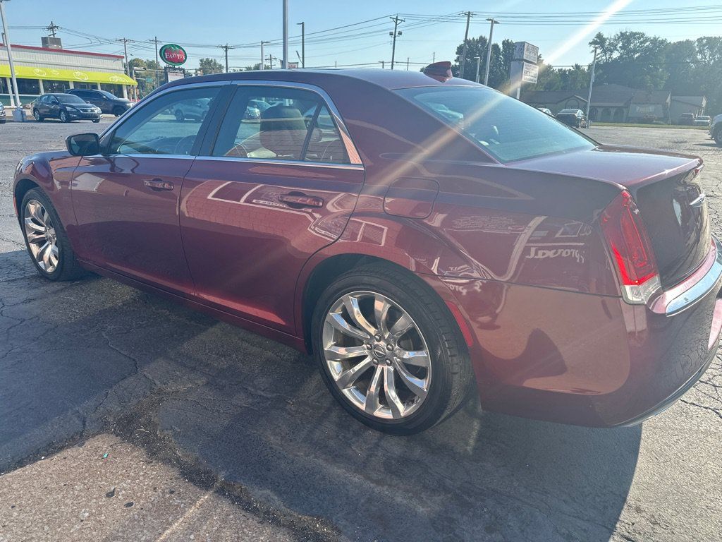 Used 2018 Chrysler 300 Touring L RWD image 3