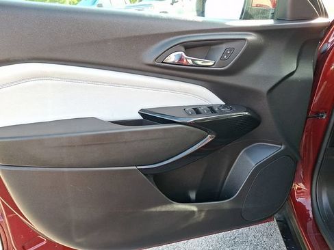 Used 2025 Chevrolet Trax LT FWD image 13