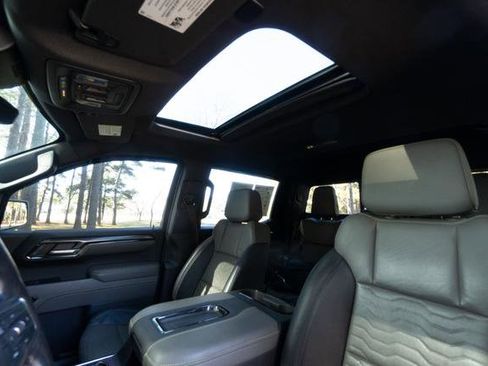 Used 2022 Chevrolet Silverado 1500 ZR2 w/ Technology Package image 25