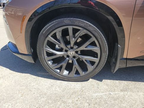 Certified 2025 Toyota Crown Signia Limited w/ Advanced Technology Package image 35