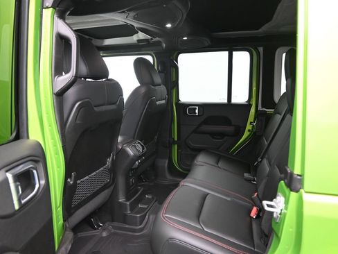 Used 2025 Jeep Wrangler Unlimited Rubicon AWD/4WD image 25