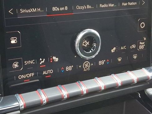 Used 2025 GMC Yukon AT4 w/ AT4 Premium Package image 21