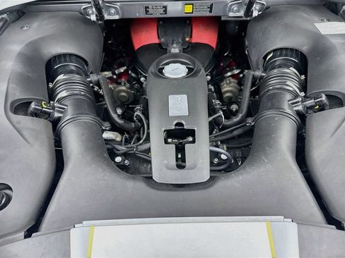 Used 2021 Ferrari F8 Tributo RWD image 31