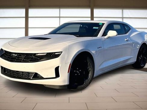 Used 2021 Chevrolet Camaro LT image 1