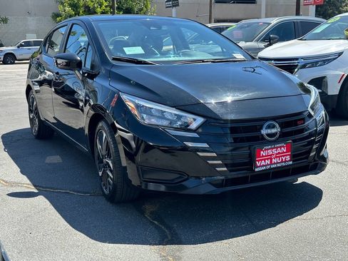Used 2024 Nissan Versa SR FWD image 10