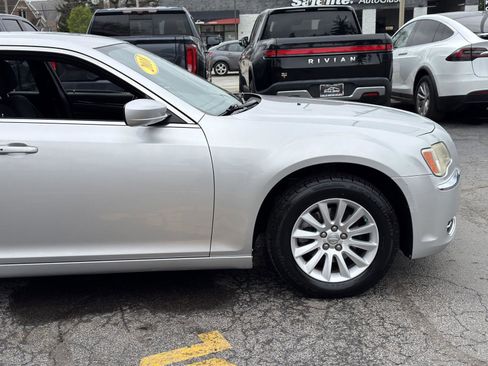Used 2012 Chrysler 300 RWD image 12