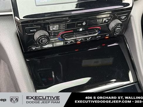 Used 2023 Jeep Grand Cherokee Altitude AWD/4WD image 17