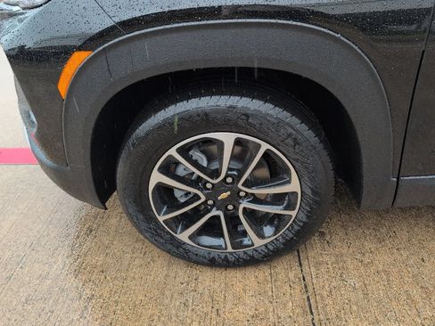 New 2026 Chevrolet TrailBlazer LT w/ Convenience Package FWD image 3