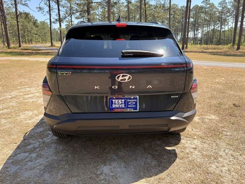 Used 2024 Hyundai Kona SEL AWD/4WD image 4