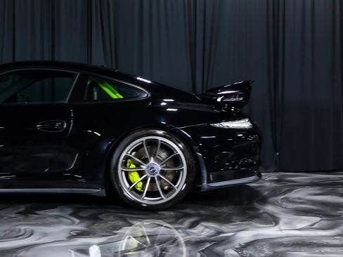 Used 2014 Porsche 911 GT3 w/ Sound Package Plus RWD image 11