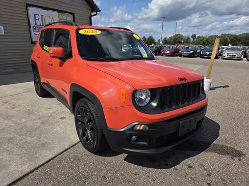 Used 2018 Jeep Renegade Altitude w/ Popular Equipment Group image 3