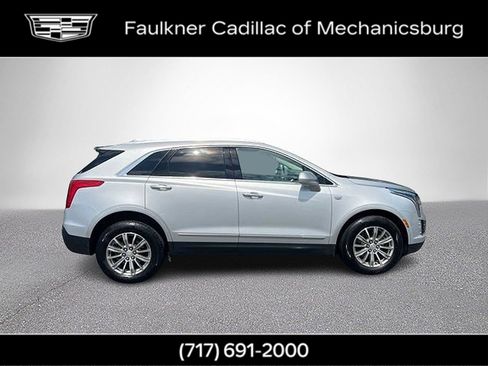 Used 2017 Cadillac XT5 Luxury w/ Driver Awareness Package AWD/4WD image 4