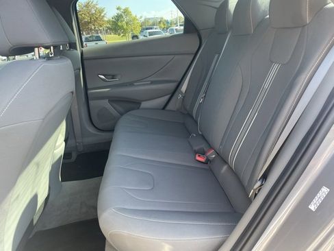 Used 2022 Hyundai Elantra SEL image 24