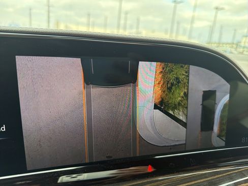 Used 2021 Cadillac Escalade Sport w/ LPO, Illumination Package image 24