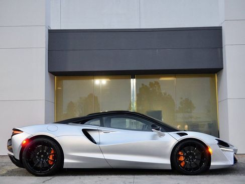 New 2026 McLaren Artura image 3