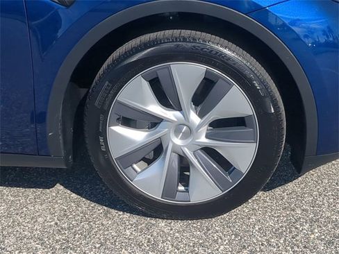 Used 2024 Tesla Model Y Long Range image 11