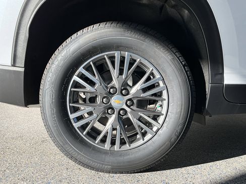 New 2026 Chevrolet Traverse LT w/ LPO, Floor Liner Package image 32