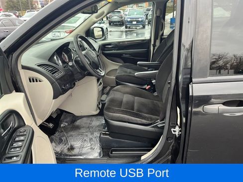Used 2019 Dodge Grand Caravan SE w/ UConnect Hands-Free Group image 13
