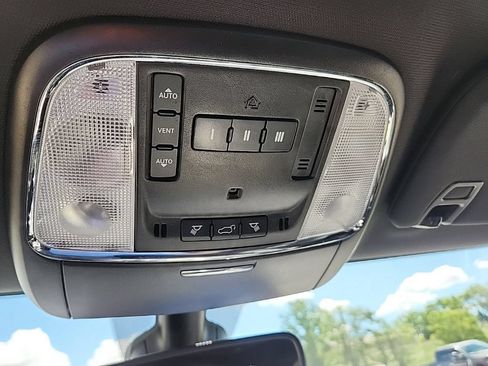 Used 2022 Jeep Grand Cherokee Limited AWD/4WD image 16