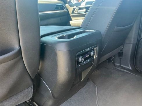 Used 2025 Chevrolet Suburban Premier AWD/4WD image 30