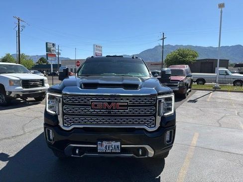 Used 2022 GMC Sierra 3500 Denali w/ Denali Black Diamond Edition AWD/4WD image 2