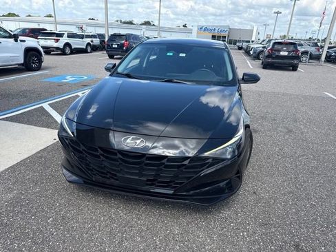 Used 2023 Hyundai Elantra SEL w/ Convenience Package FWD image 2