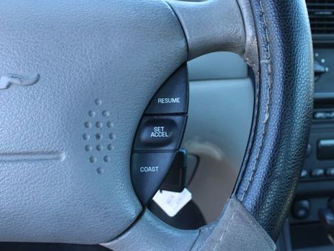 Used 2004 Ford Mustang Convertible RWD image 18