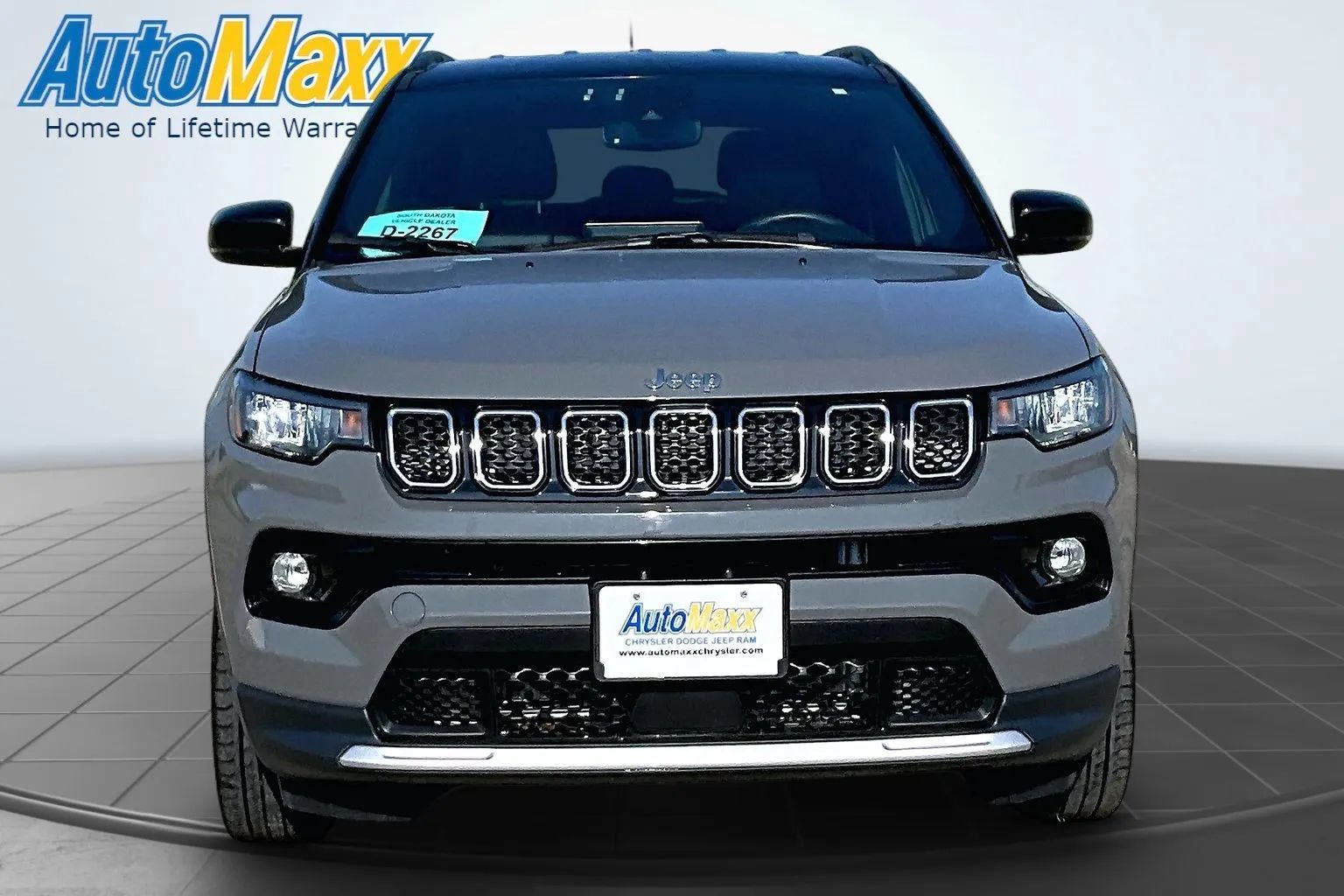 Used 2023 Jeep Compass Limited AWD/4WD image 2