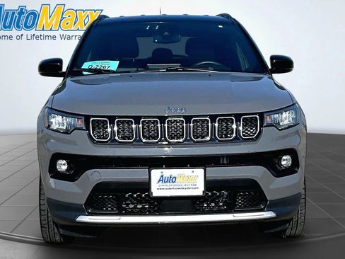 Used 2023 Jeep Compass Limited AWD/4WD image 2