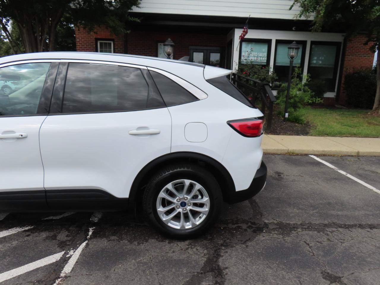 Used 2020 Ford Escape SE FWD image 4