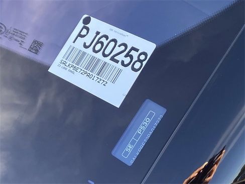 Used 2023 Land Rover Range Rover Long Wheelbase SE image 32