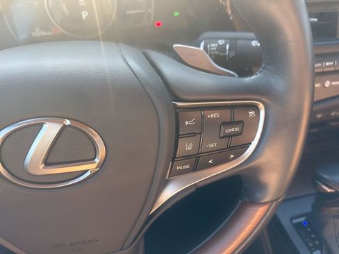 Used 2022 Lexus ES 300h Ultra Luxury image 17