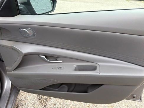 Used 2024 Hyundai Elantra SE FWD image 19