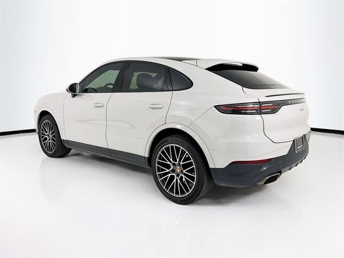 Used 2022 Porsche Cayenne Coupe image 3